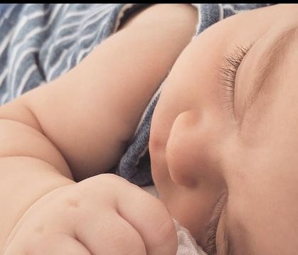 Η νέα φωτογραφία του γιου της 3 μήνες μετά τη γέννησή του που ξετρέλανε το διαδίκτυο. Μεγάλωσε πολύ!
