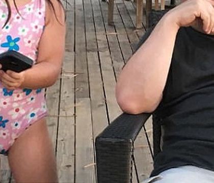 Γνωστός κωμικός αποκαλύπτει: «Η κόρη μου με έσωσε από τη θλίψη κι άλλα πολλά δυσάρεστα»