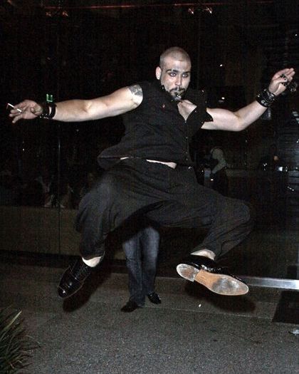 Ποιος είναι ο διάσημος πατέρας αυτού του τρομακτικού τύπου;