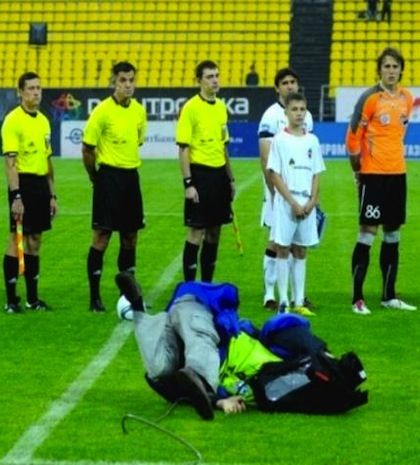 Όποιος βιάζεται σκοντάφτει (και) στο ποδόσφαιρο (video)