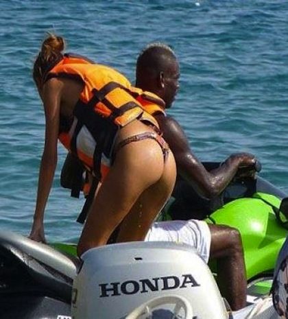 Φοβάται το τρενάκι, λατρεύει το στρινγκάκι ο Μπαλοτέλι (Photos)