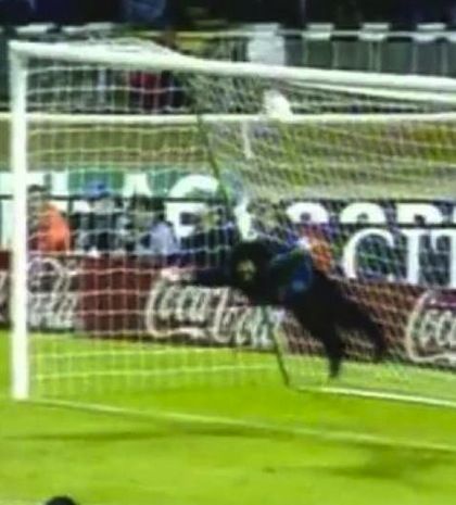 Mπουνιές των... γηπέδων (video)