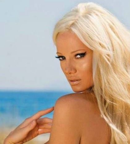 ΣΟΚ: Πως έγινε έτσι η Τζούλια Αλεξανδράτου; (pics)