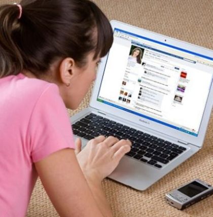 Το facebook δεν έχει καμία σχέση με την κατάθλιψη στους εφήβους