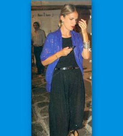 Ευγενία Νιάρχου: Βόλτες στα σοκάκια της Μυκόνου