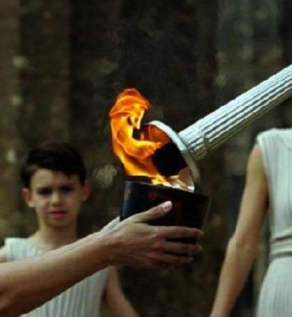 Φωτογραφία – ΣΟΚ: Δείτε πως... τιμούν οι Βρετανοί την Ολυμπιακή Φλόγα!