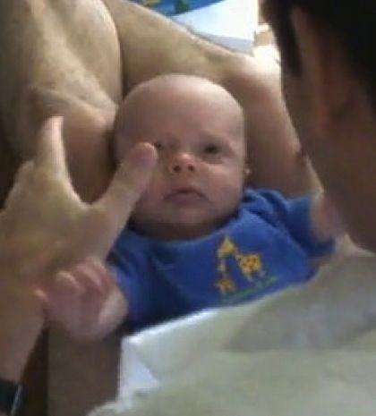 Βίντεο: Ο πιο... κακός μπαμπάς του κόσμου!