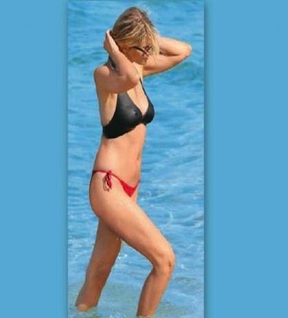 Η Εύα Καϊλή άναψε φωτιές με τις σέξι εμφανίσεις της στη Μύκονο