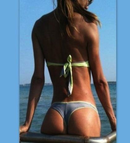 Γνωστή Ελληνίδα τραγουδίστρια παραλίγο να ‘ρίξει’ το Facebook με τις σέξι πόζες της! (φωτό)