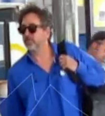 Νέα απόβαση διάσημων σταρ στην Ελλάδα. Στην Κέρκυρα ο Tim Burton