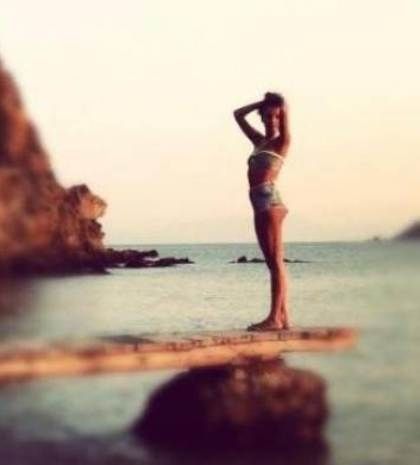 Τάμτα: Ποζάρει στις διακοπές της και τις tweet-άρει!