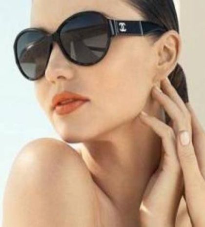 Miranda Kerr: Σέξι και με εσώρουχα και με ρούχα