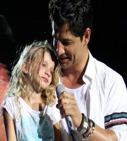 Ο Σάκης ανέβασε την Αναστασία στη σκηνή