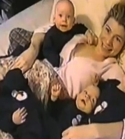 Βίντεο: Είναι τέσσερα και συγχρονίζονται στο γέλιο!