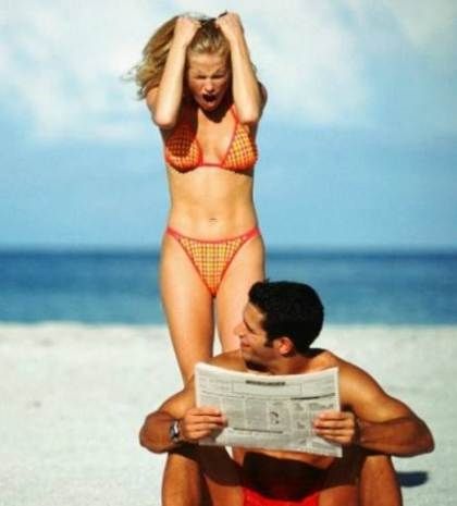 25 ανδρικές συνήθειες που τη σπάνε στις γυναίκες στις διακοπές