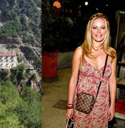 Η Ζέτα Μακρυπούλια στο μοναστήρι της Παναγίας της Προυσσιώτισσας στο Καρπενήσι