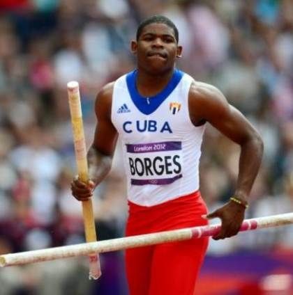 Ολυμπιακοί Αγώνες-Επί κοντώ Ανδρών: Του έσπασε το κοντάρι σε τρία σημεία! (video)