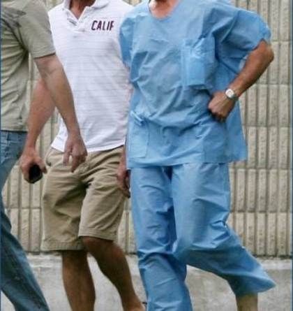 Διάσημος τραγουδιστής συνελήφθη γυμνός από την Αστυνομία (φωτό)