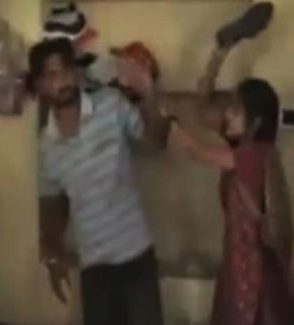 Τι παθαίνει ένας άντρας στην Ινδία όταν απατά την γυναίκα του