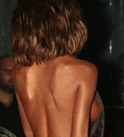 Ποια γνωστή καλλιτέχνης έχει αλλάξει τα πάντα εκτός από το στήθος της;