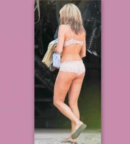 Ηθοποιός κυκλοφορεί με τα εσώρουχα στο διάλειμμα γυρισμάτων!