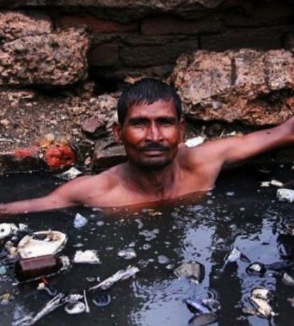 ΔΕΙΤΕ: Η πιο αηδιαστική κι επικίνδυνη δουλειά στον κόσμο!