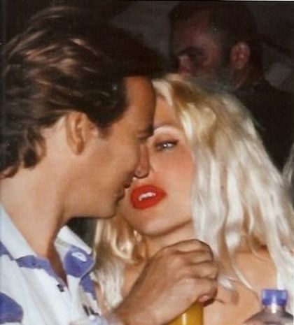 Μενεγάκη – Παντζόπουλος: Τα καυτά τους φιλιά!