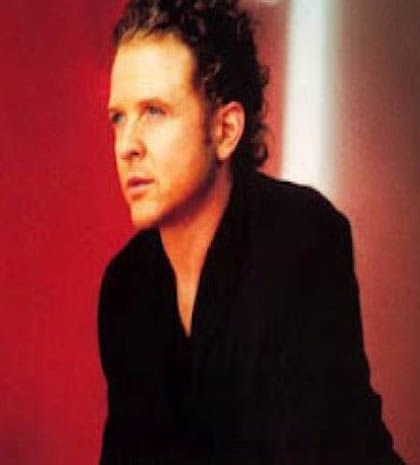 Δείτε πως είναι σήμερα ο τραγουδιστής των Simply Red!