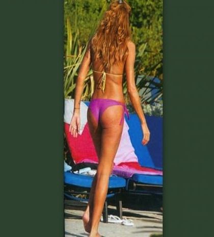 Κι όμως είναι τραγουδίστρια και μάνα