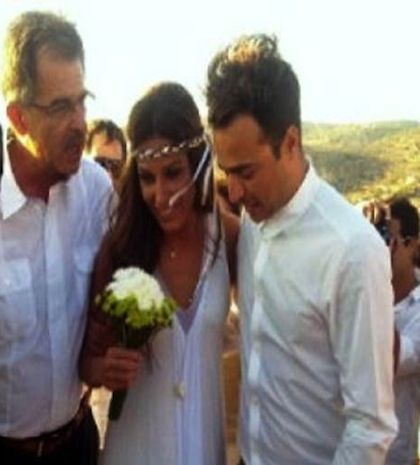 Γάμος Παπουτσάκη-Πιλαφά: Η νύφη ξύρισε το μουστάκι στον γαμπρό πριν τον γάμο! (φωτό)