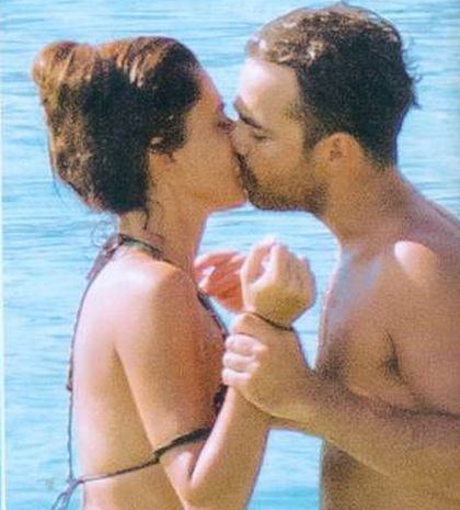 Παπουτσάκη-Πιλαφάς: Τα φιλιά των νιόπαντρων