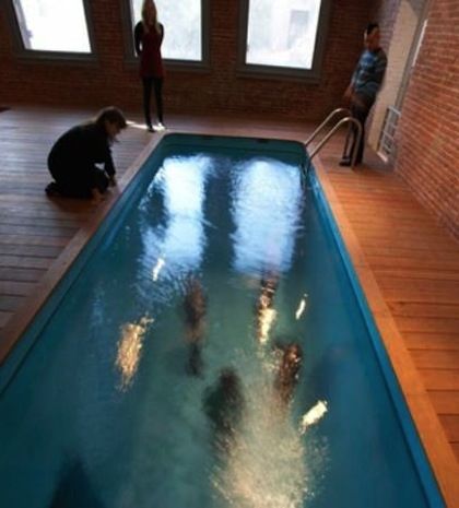 Σε αυτή την πισίνα βουτάς και δεν βρέχεσαι