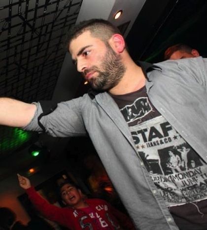 Βίντεο-παρωδία του «Δεν ταιριάζετε σου λέω» του Παντελίδη!