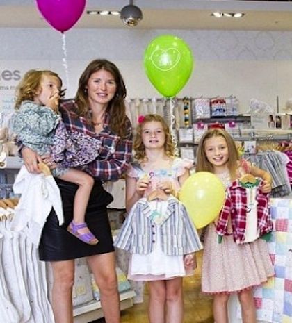 Η σύζυγος του Jamie Oliver δημιουργεί κολεξιόν για παιδιά (video)