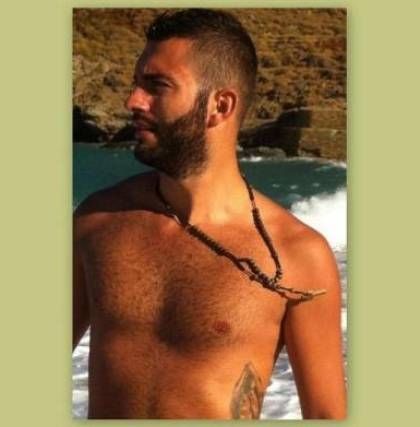 Τι έγραψε ο αδελφός της Μενεγάκη στο facebook και ξέσπασε «πόλεμος» για τα χρήματα της παρουσιάστριας;