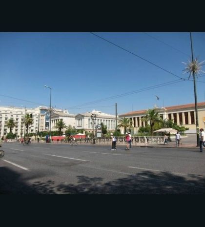 «Κλειστή» για τα οχήματα η Πανεπιστημίου