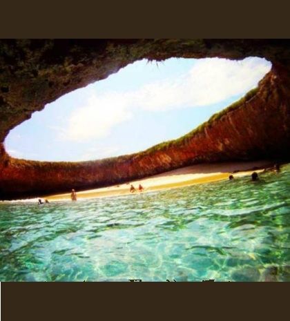 ΔΕΙΤΕ: Μια παραλία κρυμμένη μέσα στο βουνό!