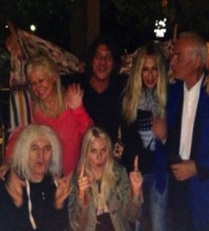 Ο Ηλίας Ψινάκης, το twitter και το… «τρίο»!