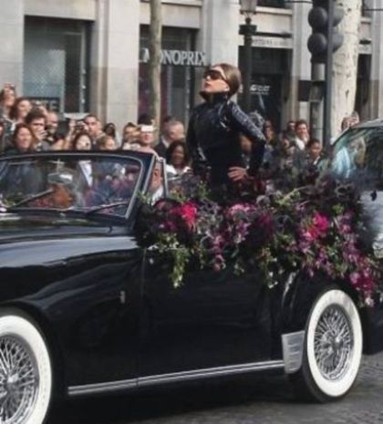 Lady Gaga: Βόλτες στα Ηλύσια Πεδία με μια Jaguar