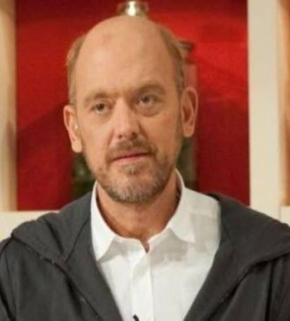 Στέλιος Παρλιάρος: «Δεν είχα χρήματα ούτε για φορτηγάκι και μετέφερα τα γλυκά από το εργαστήριό μου με ταξί στο Κολωνάκι»