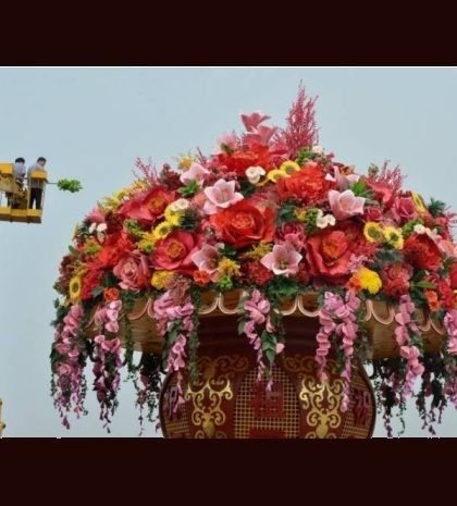 Η μεγαλύτερη ανθοδέσμη που έχετε δει ποτέ!