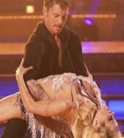 Pamela Anderson: Σέξι εμφάνιση αλλά και αποκλεισμός