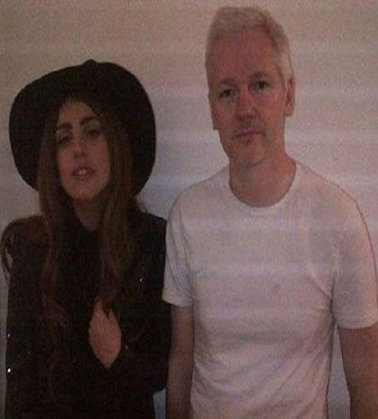 Όταν η Lady Gaga συνάντησε τον Julianne Assange