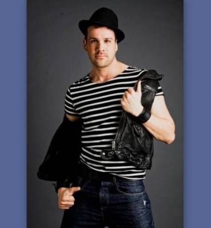 Δείτε τον Φίλιππο των «ONE» να ποζάρει ολόγυμνος!