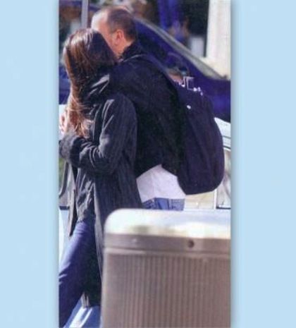 Σκαρμούτσος: Αγκαλιά με την αγαπημένη του στην Αθήνα