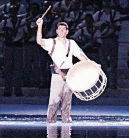 Από την τελετή έναρξης του 2004 στα πανηγύρια και στους γάμους