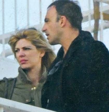 Νίκος Αλιάγας: Ρομαντική βόλτα στην Αθήνα με την σύζυγό του
