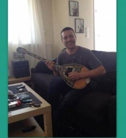 Στα βήματα του παππού του... Ποιος είναι;