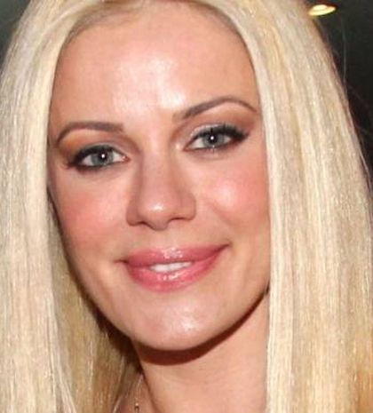 Ζέτα Μακρυπούλια: Τα ρούχα και η συλλογή με το όνομά της