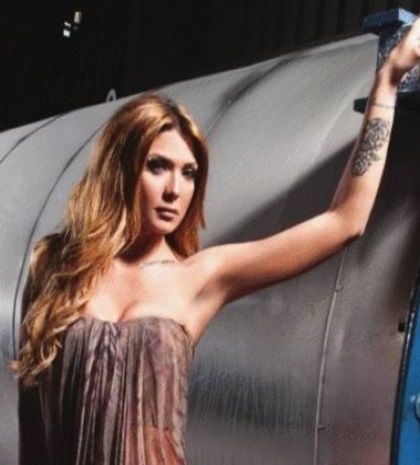 Η Αγγελική Ηλιάδη δείχνει τα τατουάζ της!
